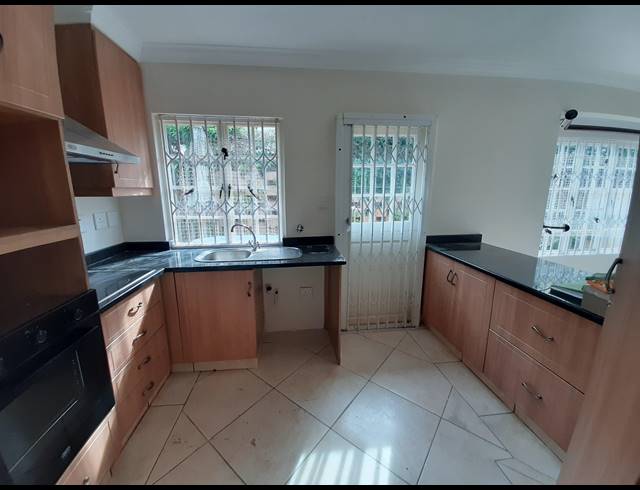 2 BEDROOM TOWNHOUSE TO LET IN SOMERSET PARK
